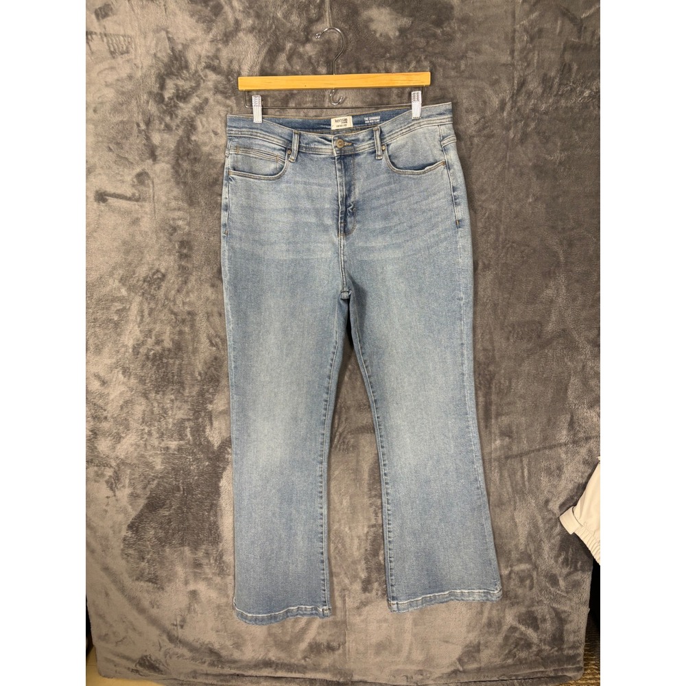 Kensie Jeans The Savannah High Rise Flare Light Wash Denim Pants Vintage Luxe